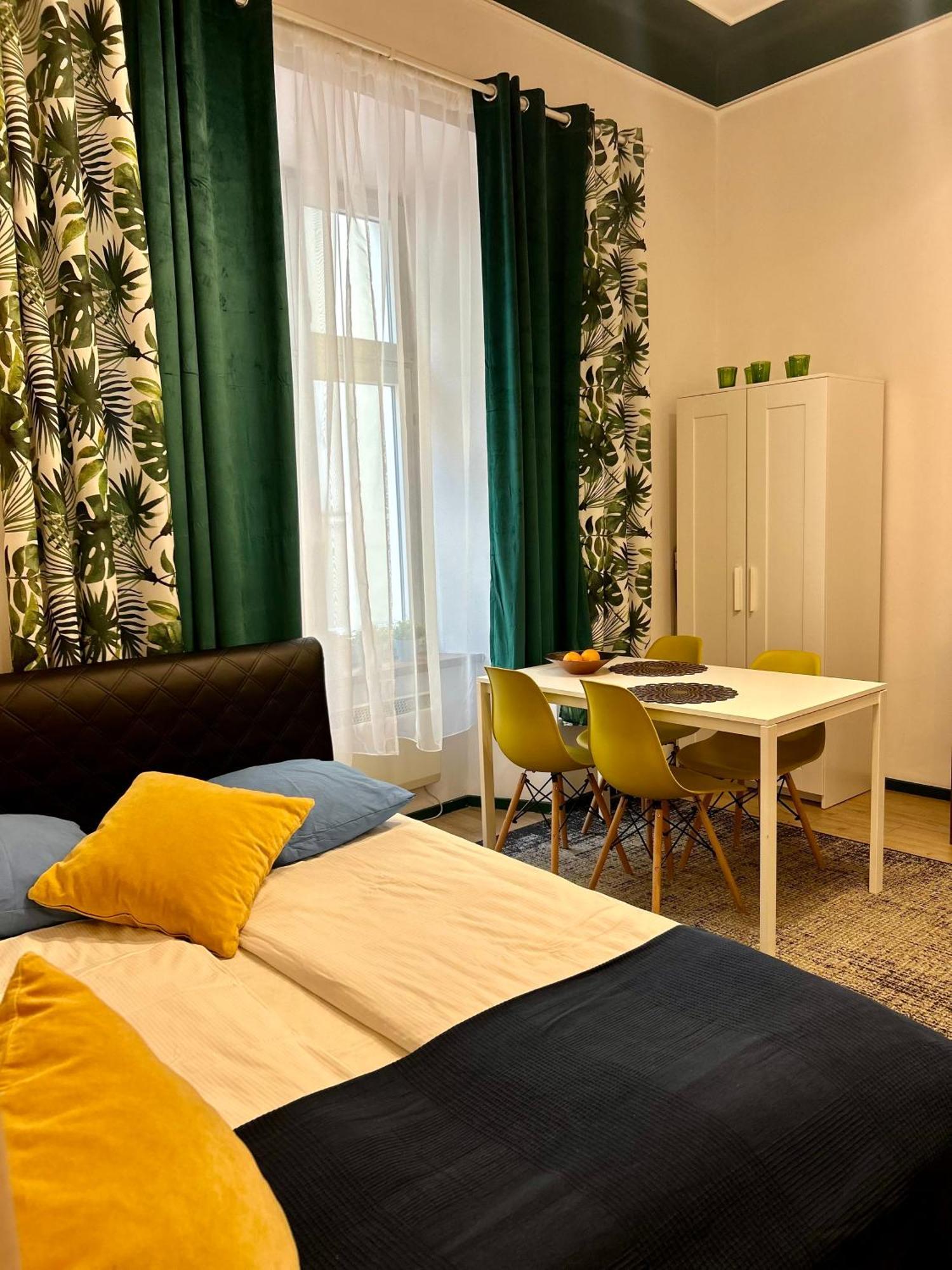 Vintage Senacka Apartaments Красков Екстериор снимка