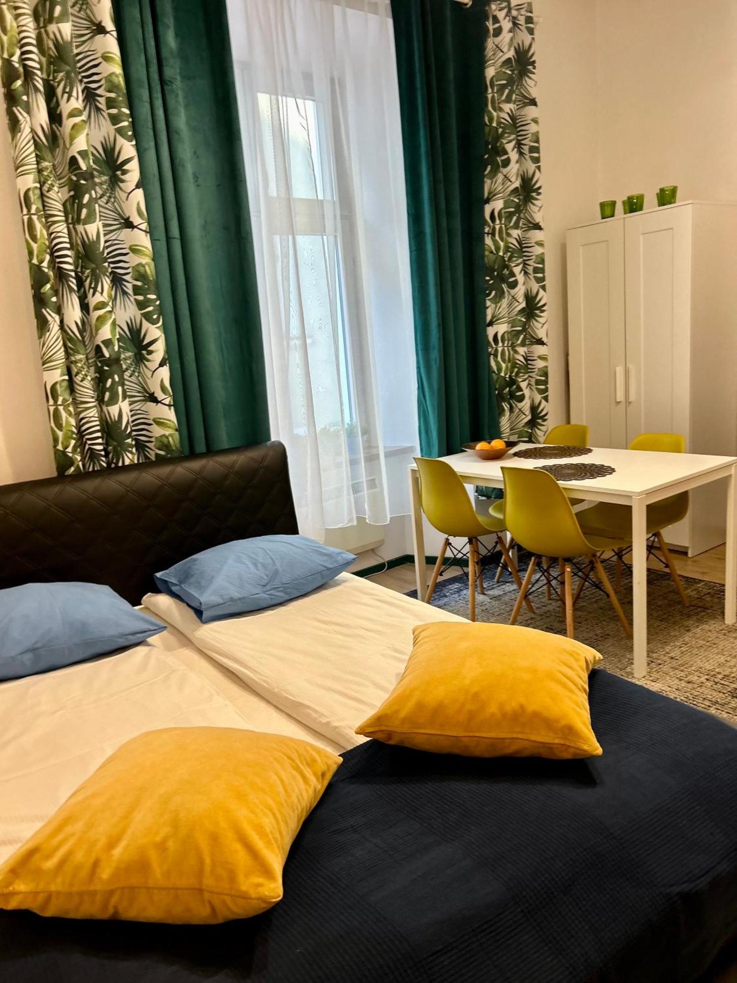 Vintage Senacka Apartaments Красков Екстериор снимка